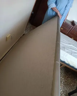 Cabecero de cama capitoné plateado