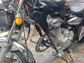 Moto Custom 125 Negra