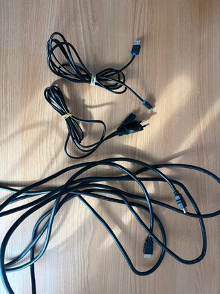 PS4 Slim 1TB + 2 mandos | Impecable y silenciosa