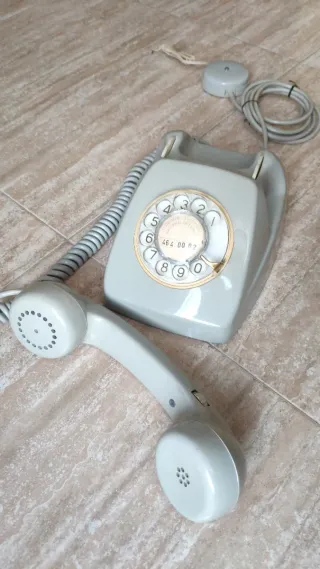 Teléfono Heraldo Gris Antiguo