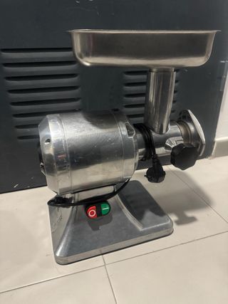 Tritacarne in alluminio con bocca da 12