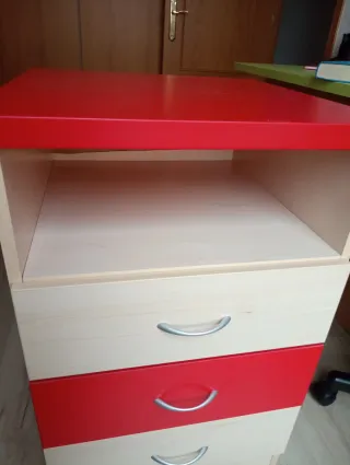 Mueble de madera multiusos