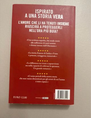 La ragazza dietro al filo spinato