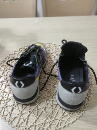 Zapatillas deportivas mujer morado y amarillo