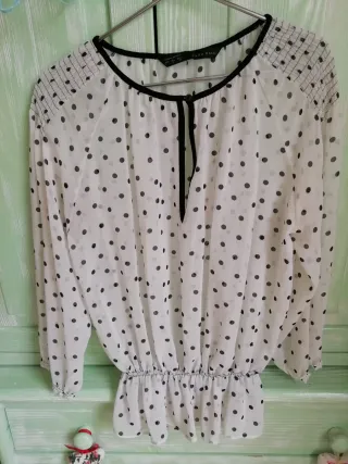 Blusa Zara lunares blanca y negra