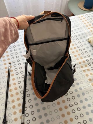 Mochila senderismo Quechua + palo de Trekking