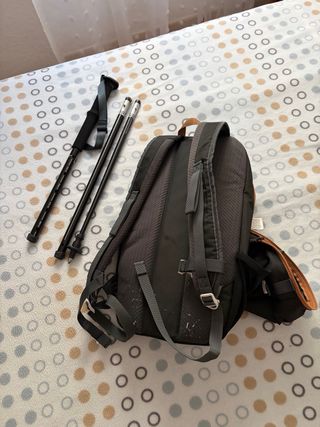 Mochila senderismo Quechua + palo de Trekking