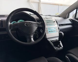 TOYOTA COROLLA VERSO 7PZ  2.2 D4-D 136CV MANUAL