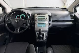 TOYOTA COROLLA VERSO 7PZ  2.2 D4-D 136CV MANUAL