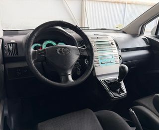 TOYOTA COROLLA VERSO 7PZ  2.2 D4-D 136CV MANUAL