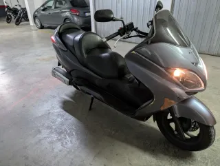 Honda Forza 250 (2005-2006) – 37.000 km –