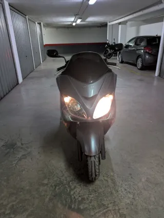 Honda Forza 250 (2005-2006) – 37.000 km –