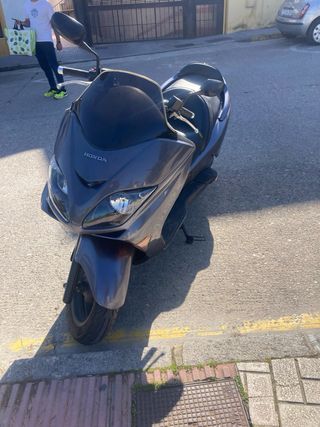 Honda Forza 250 (2005-2006) – 37.000 km –