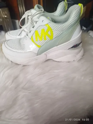 Zapatillas Michael Kors MK Blancas y Amarillas