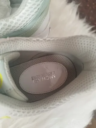 Zapatillas Michael Kors MK Blancas y Amarillas