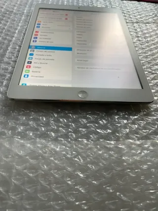 iPad Air 9.7” 16GB Wi-Fi Blanco/Plata – Funciona P