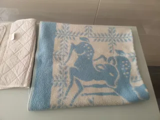 Manta cuna Paduana azul y blanca