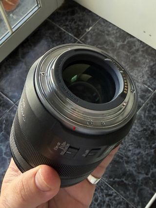 Canon RF 85mm F2 Macro IS STM