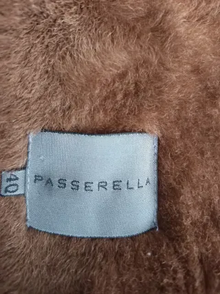 Chaquetón de piel con capucha