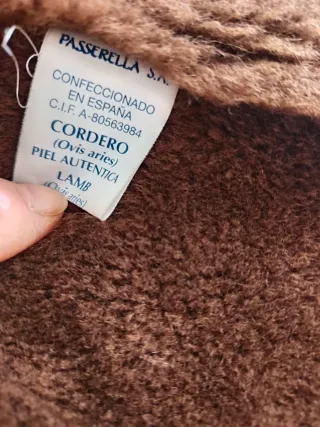 Chaquetón de piel con capucha