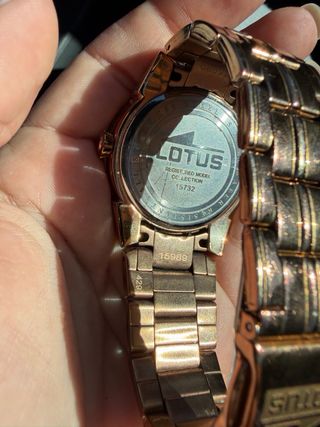 Reloj Lotus