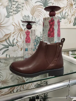 Botín marrón chocolate plano