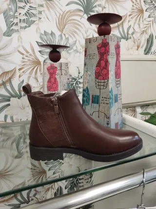 Botín marrón chocolate plano