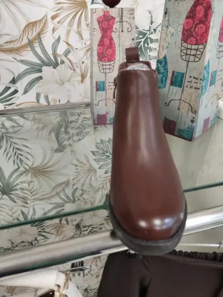 Botín marrón chocolate plano