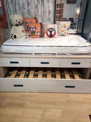 Cama compacta en liquidacion de exposicion.