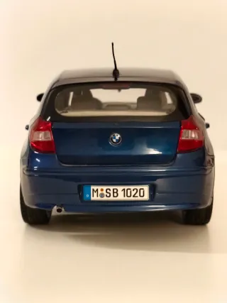 Maqueta BMW Serie 1 Azul 1:18