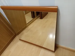 Cómoda 4 cajones y 2 mesitas espejo y cabecero