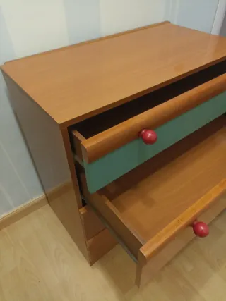 Cómoda 4 cajones y 2 mesitas espejo y cabecero