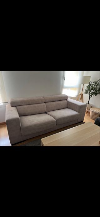 Divano a 2 posti beige estensibile con 2 pouf