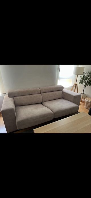 Divano a 2 posti beige estensibile con 2 pouf