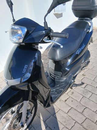 Moto Peugeot Tweet 125cc Negra