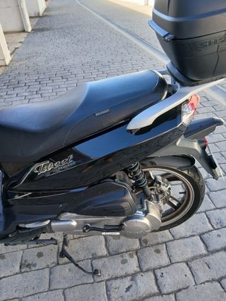 Moto Peugeot Tweet 125cc Negra