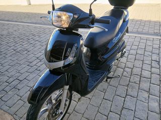Moto Peugeot Tweet 125cc Negra