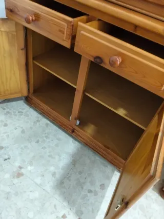 Vitrina de madera y cristal