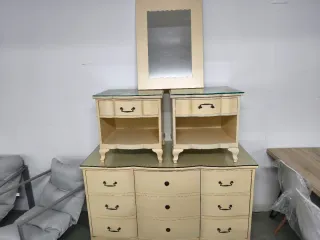 Cómoda, 2 Mesitas Noche y Espejo Beige