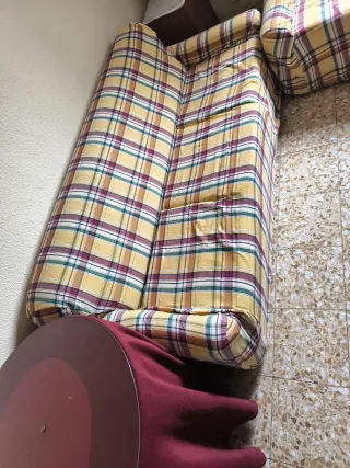 Conjunto sofás y mesa camilla