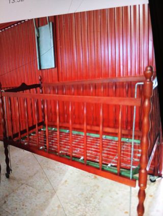 Cuna de bebé de madera