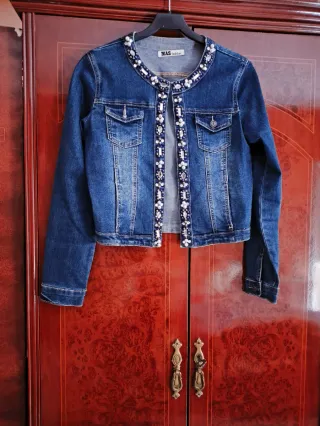 Chaqueta vaquera MAS fashion adornada