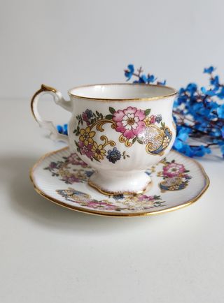 Taza y platillo de porcelana inglesa