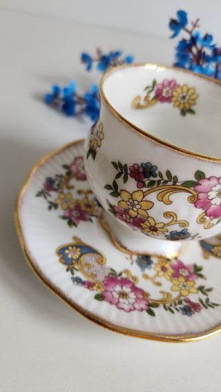 Taza y platillo de porcelana inglesa