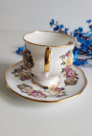 Taza y platillo de porcelana inglesa