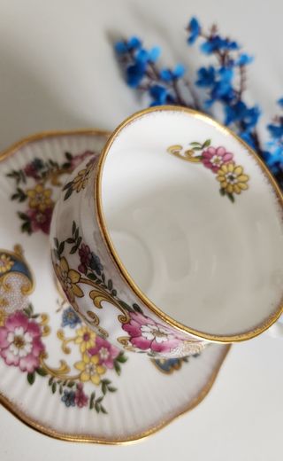 Taza y platillo de porcelana inglesa