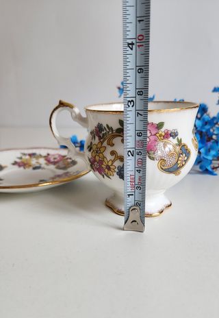 Taza y platillo de porcelana inglesa