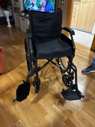 SILLA DE RUEDAS NUEVA PLEGABLE