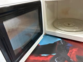 Microondas CHESTRON con Grill Amarillo