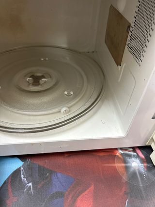 Microondas CHESTRON con Grill Amarillo